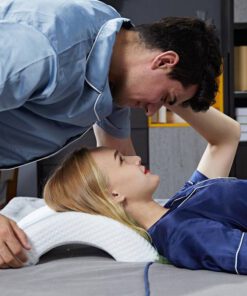 وجهة نظر بديلة لـ Couple Cuddle Pillow