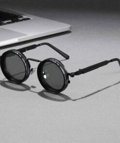 Chic Retro Sunglasses: Versatile Style & Sun Protection